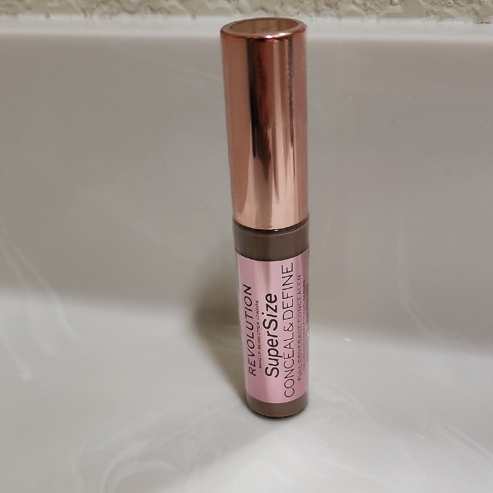 Revolution SuperSize Conceal & Define - 13.5